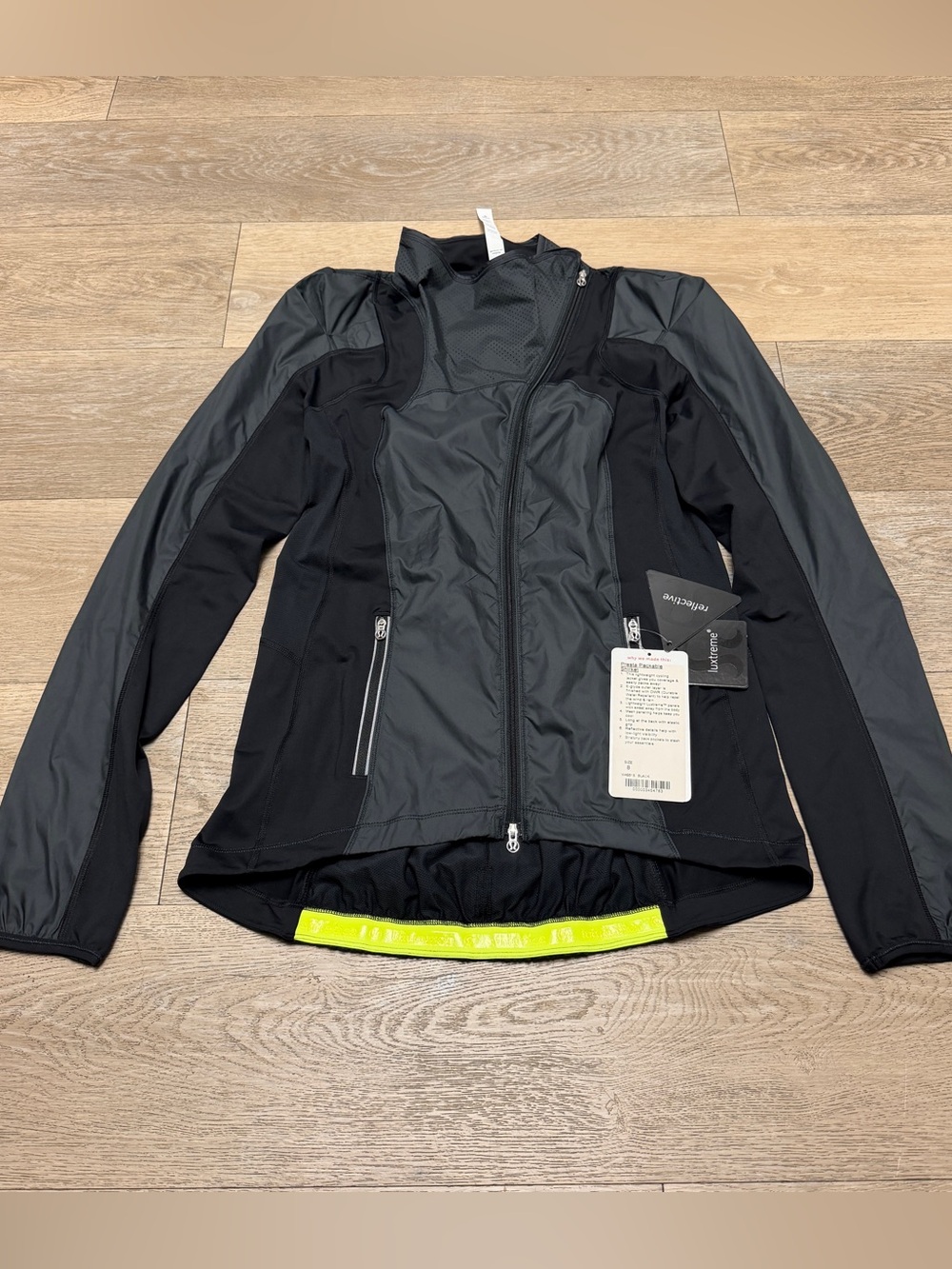 Lululemon Presta Packable Shirket Size 8 NWT 148$ rare